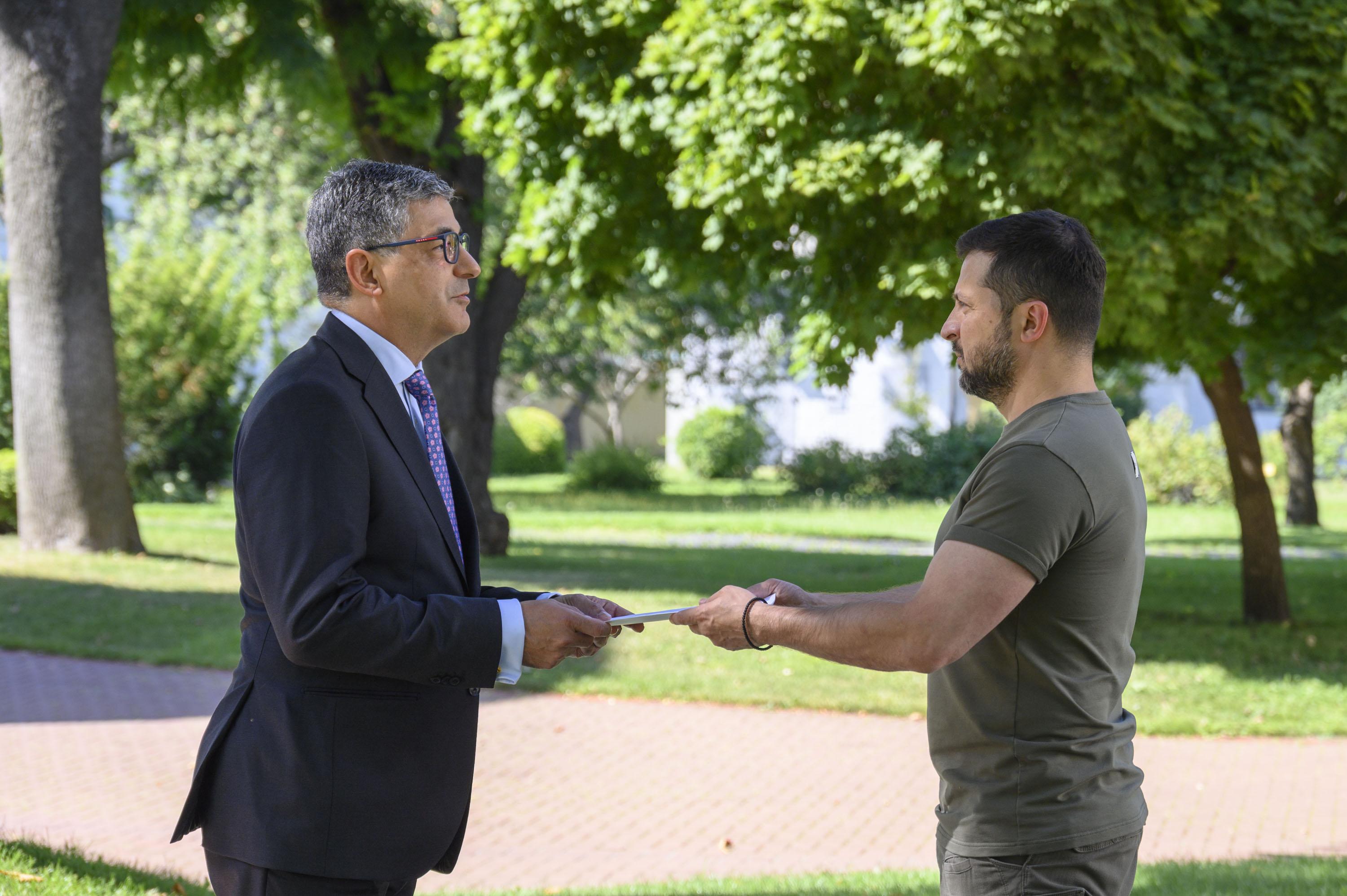 Embajador de Colombia, Assad Jater, presenta sus cartas credenciales ante el Presidente de Ucrania