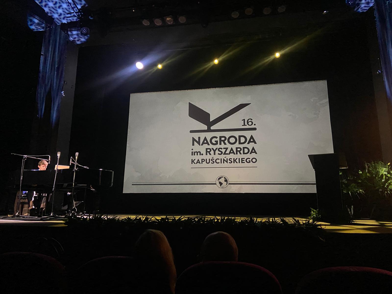 Escritora colombiana es finalista en los premios Ryszard Kapuscinski