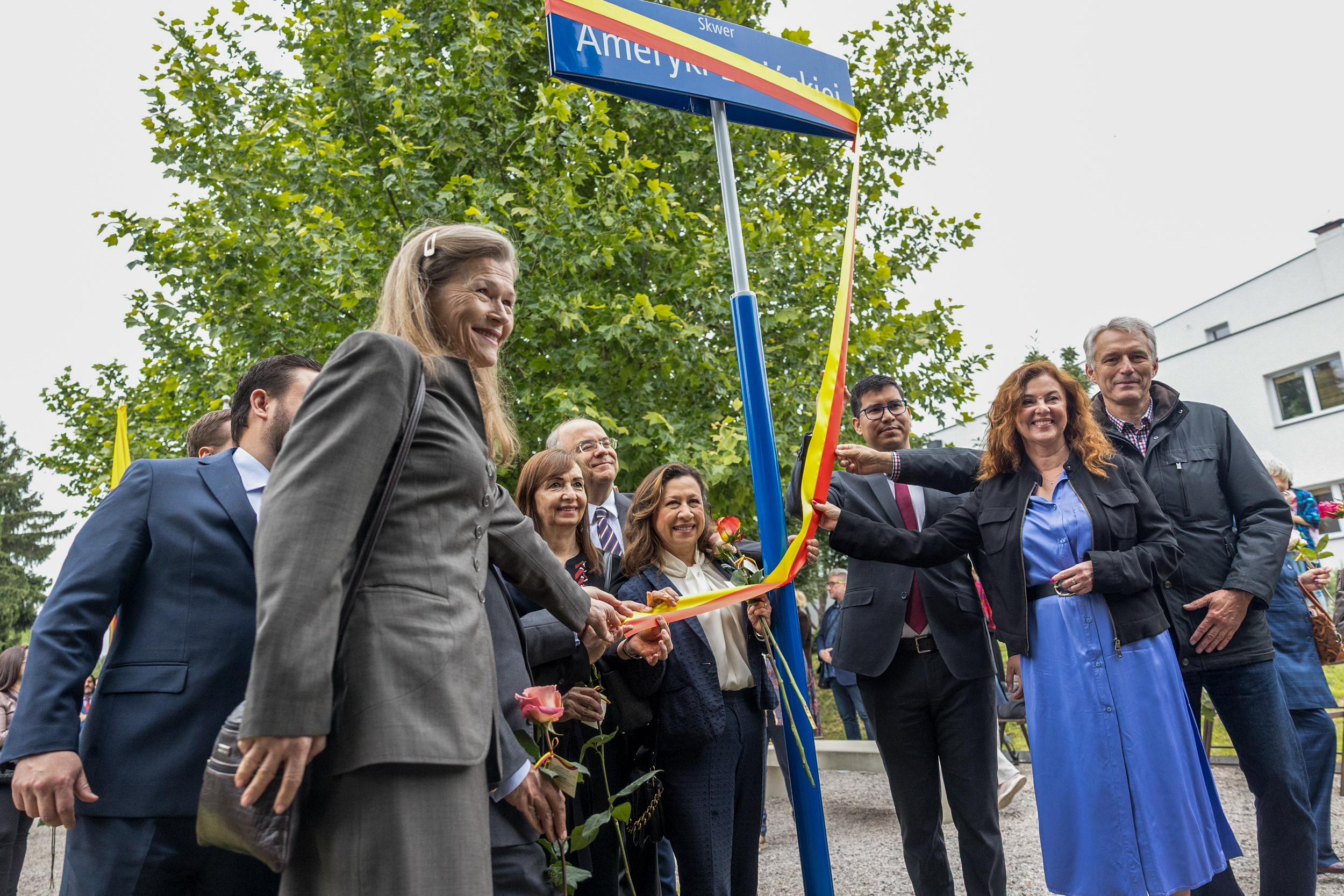 Colombia, como Presidente Pro-Tempore del GRULAC, junto con la Alcaldía de Varsovia, inaugura la Plaza América Latina, un símbolo de unión entre Polonia y la región