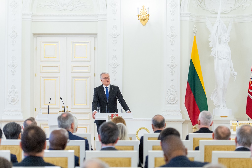 Embajador de Colombia en Polonia participa en el saludo al cuerpo diplomático en Lituania