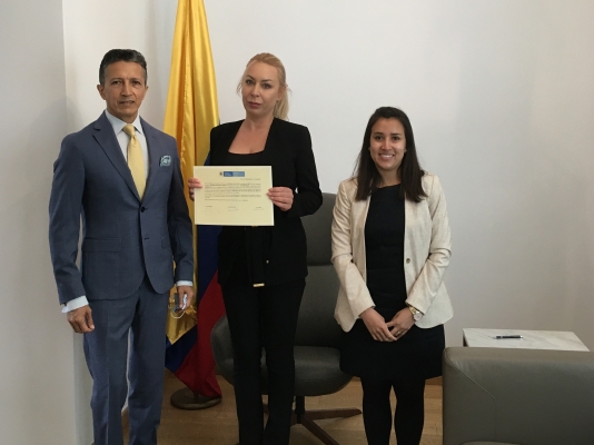 Embajador Javier Higuera posesiona a Joanna Wais como Cónsul Honoraria de Colombia en Cracovia, Polonia