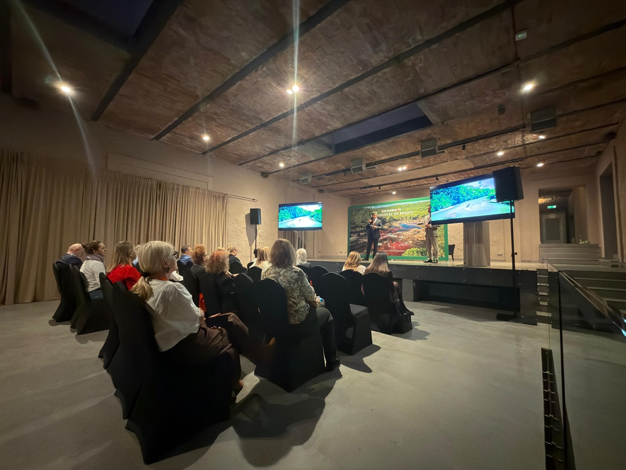 Evento "Meet Kolumbia Warszawa 2026", que reunió a empresas del sector turístico colombiano con representantes de la industria polaca.