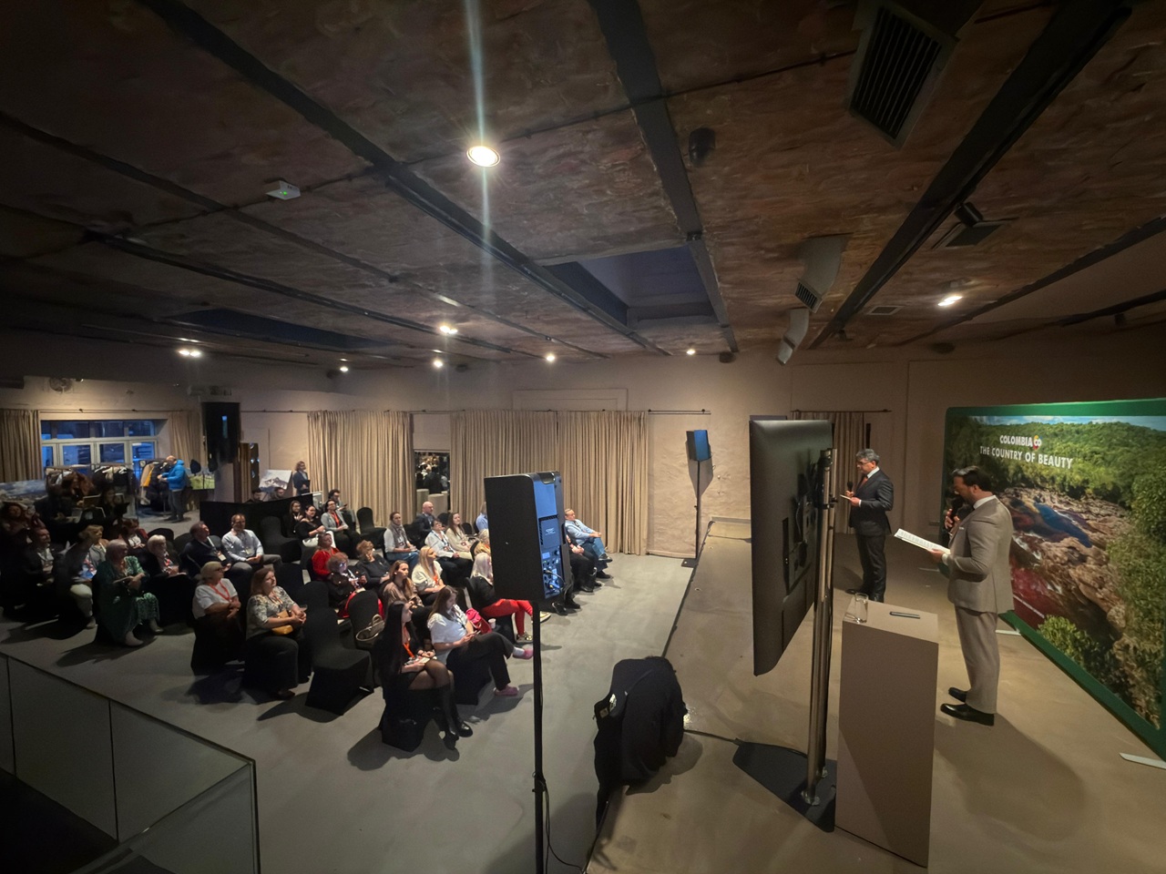 Evento "Meet Kolumbia Warszawa 2026", que reunió a empresas del sector turístico colombiano con representantes de la industria polaca.