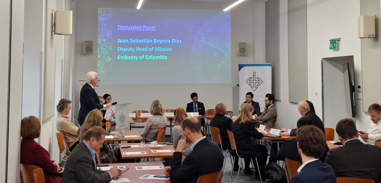 Embajada de Colombia expone oportunidades de inversión en seminario de la Cámara de Comercio de Polonia