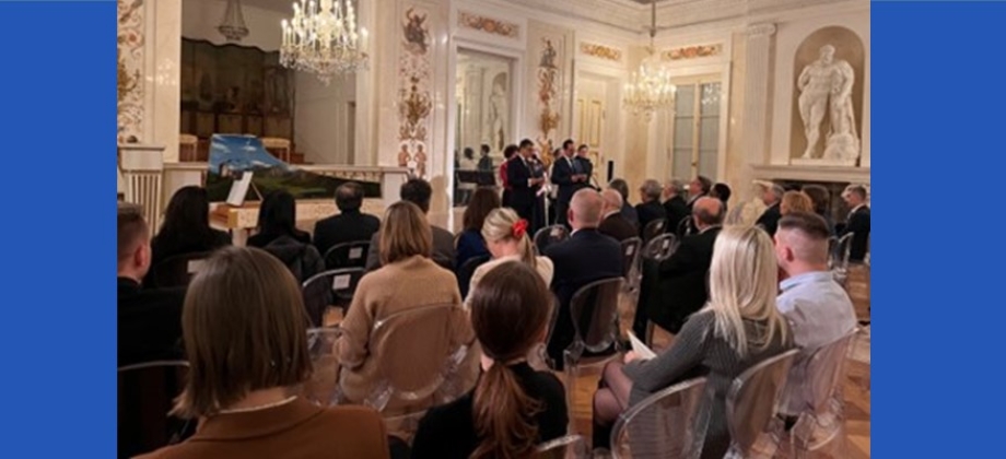La Embajada de Colombia en Polonia celebró el día de las Velitas con Música Ficta