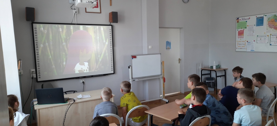 La película “El Libro de Lila” fue presentada por la Embajada de Colombia en Polonia a estudiantes en Świlcza