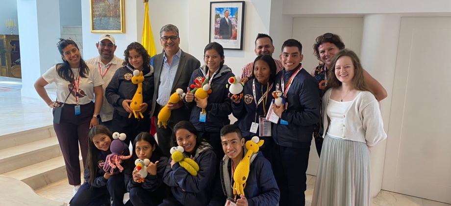 Desde Leticia, Amazonas ocho jóvenes nadadores visitan Polonia