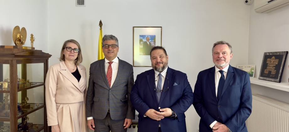 Embajador Assad Játer conversó con directivos de la empresa Hynfra para fortalecer el interés en cooperación en energías limpias y tecnologías sostenibles