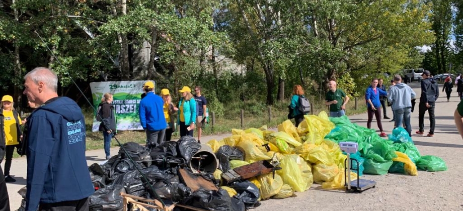 Embajada de Colombia participó en Jornada de Clean Up the World