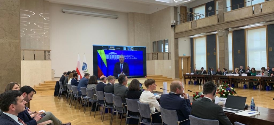 Delegación de alto nivel presidida por María Paula Correa, jefa de gabinete de Presidencia, participa en reunión de la OCDE en Varsovia