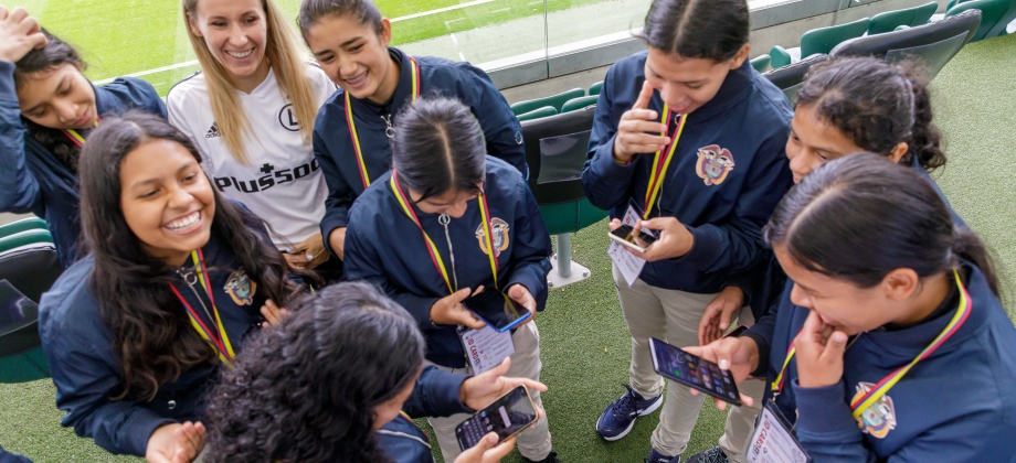 Visita de las jugadoras de fútbol sala de Chaparral a Polonia