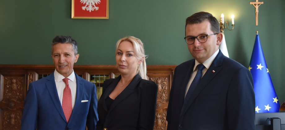 Embajador Javier Higuera se reunió con el Alcalde de Cracovia y el Voivoda de Malopolskie