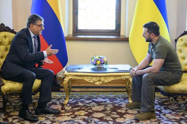 Embajador de Colombia, Assad Jater, presenta sus cartas credenciales ante el Presidente de Ucrania