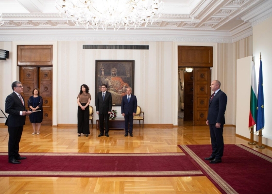 Embajador de Colombia, Assad Jater, presenta sus cartas credenciales ante el Presidente de la República de Bulgaria