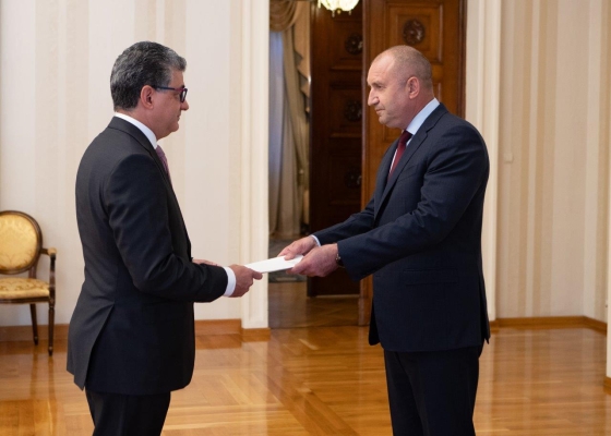 Embajador de Colombia, Assad Jater, presenta sus cartas credenciales ante el Presidente de la República de Bulgaria