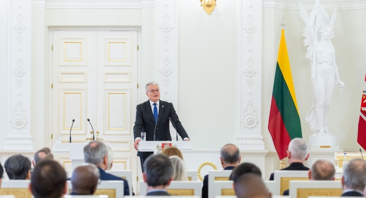 Embajador de Colombia en Polonia participa en el saludo al cuerpo diplomático en Lituania