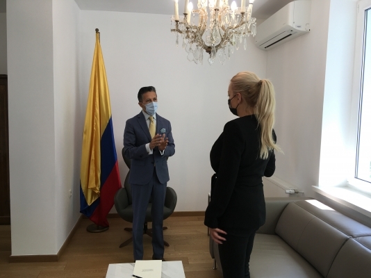 Embajador Javier Higuera posesiona a Joanna Wais como Cónsul Honoraria de Colombia en Cracovia, Polonia